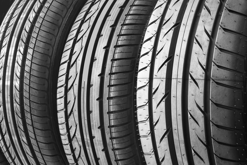 汽車輪胎的背景與排列